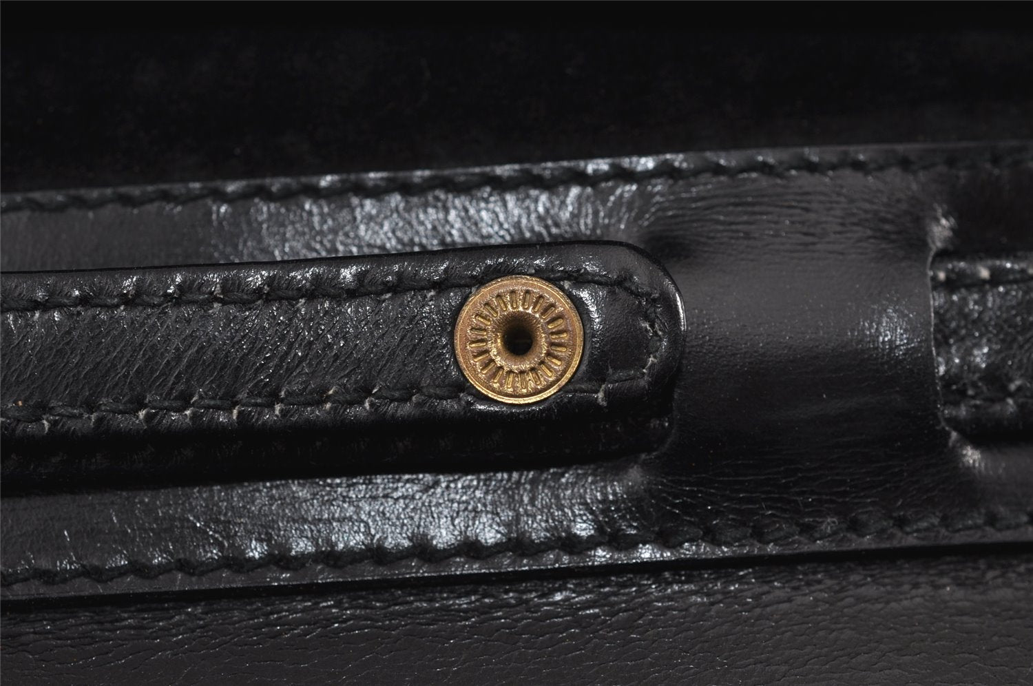 Authentic GUCCI Vintage Shoulder Cross Body Bag Purse Leather Black 0684J