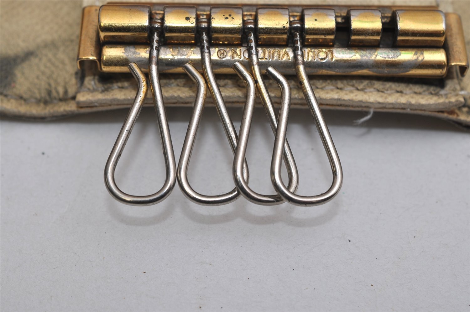 Authentic Louis Vuitton Damier Azur Multicles 6 Key Case Holder N61745 LV 0684K