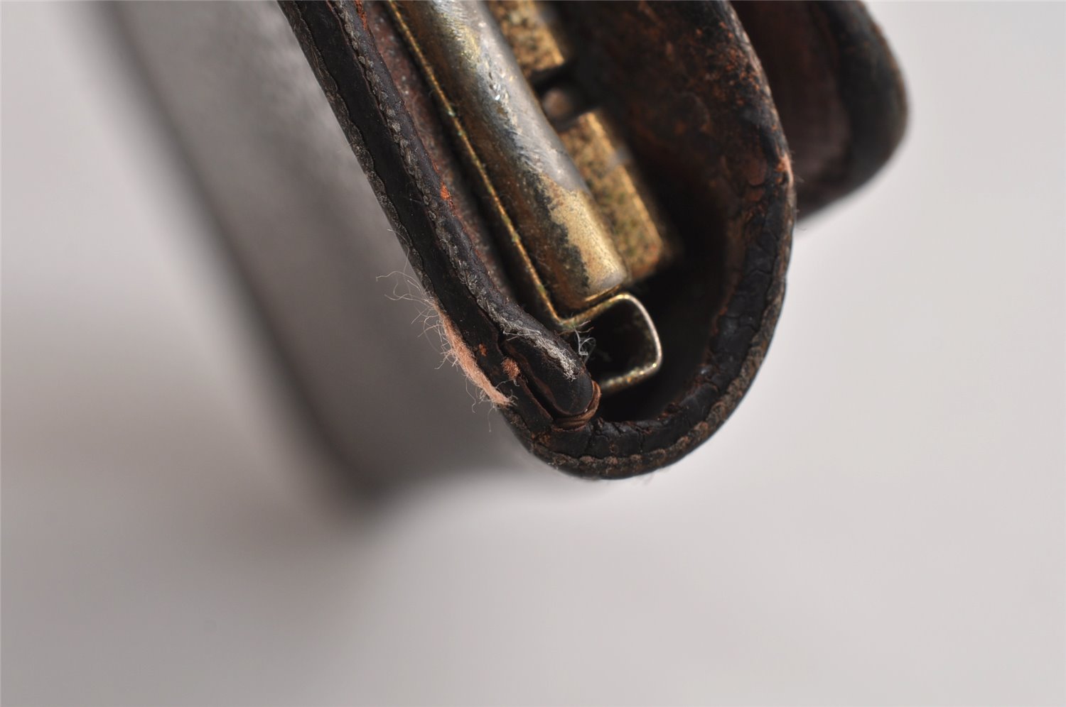 Authentic Louis Vuitton Monogram Multicles 4 Four Hooks Key Case M62631 LV 0687K