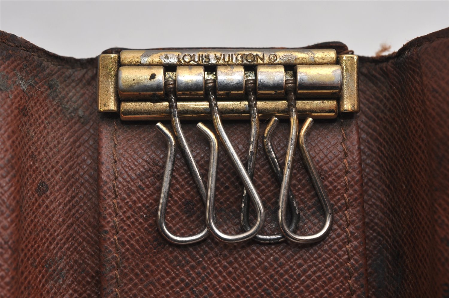 Authentic Louis Vuitton Monogram Multicles 4 Four Hooks Key Case M62631 LV 0687K