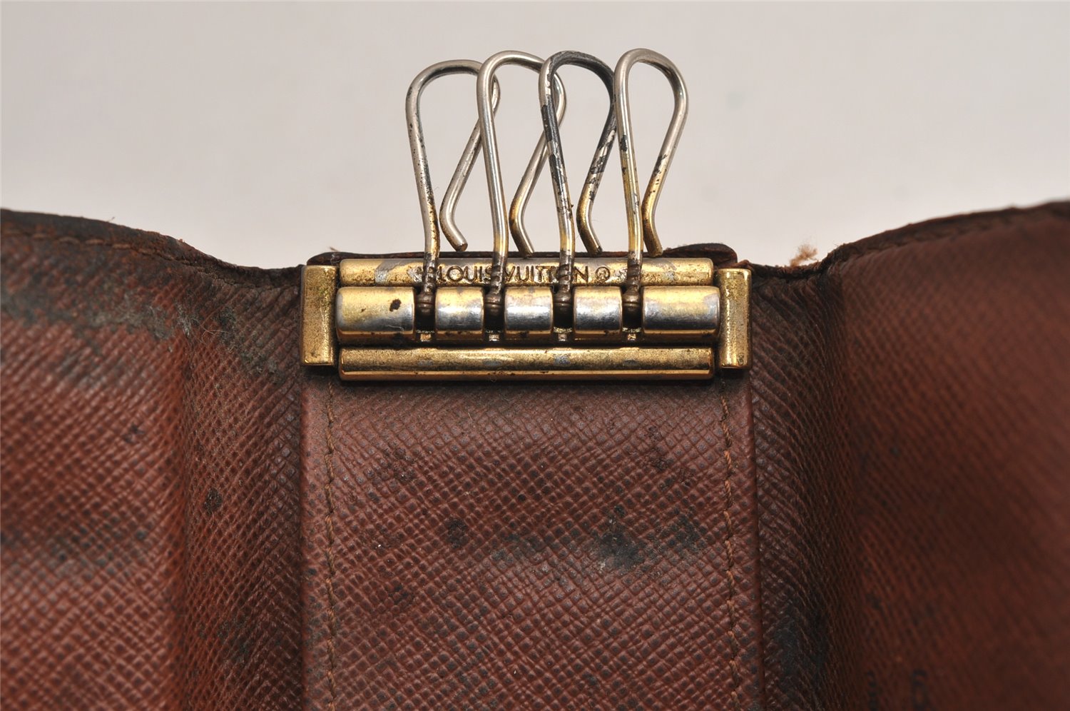 Authentic Louis Vuitton Monogram Multicles 4 Four Hooks Key Case M62631 LV 0687K