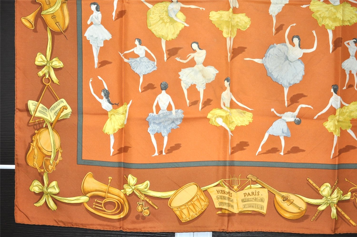 Authentic HERMES Carre 90 Scarf 