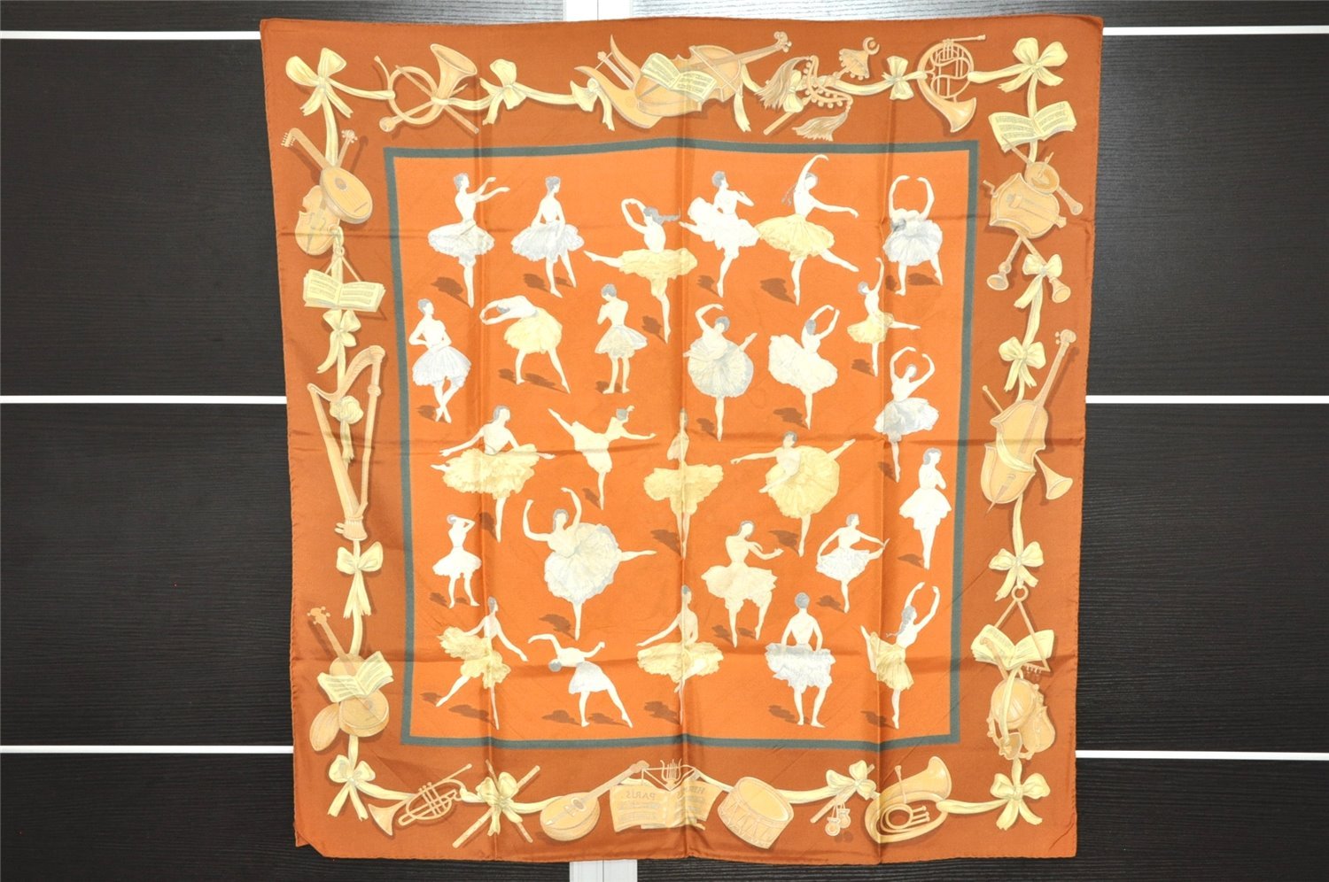 Authentic HERMES Carre 90 Scarf 