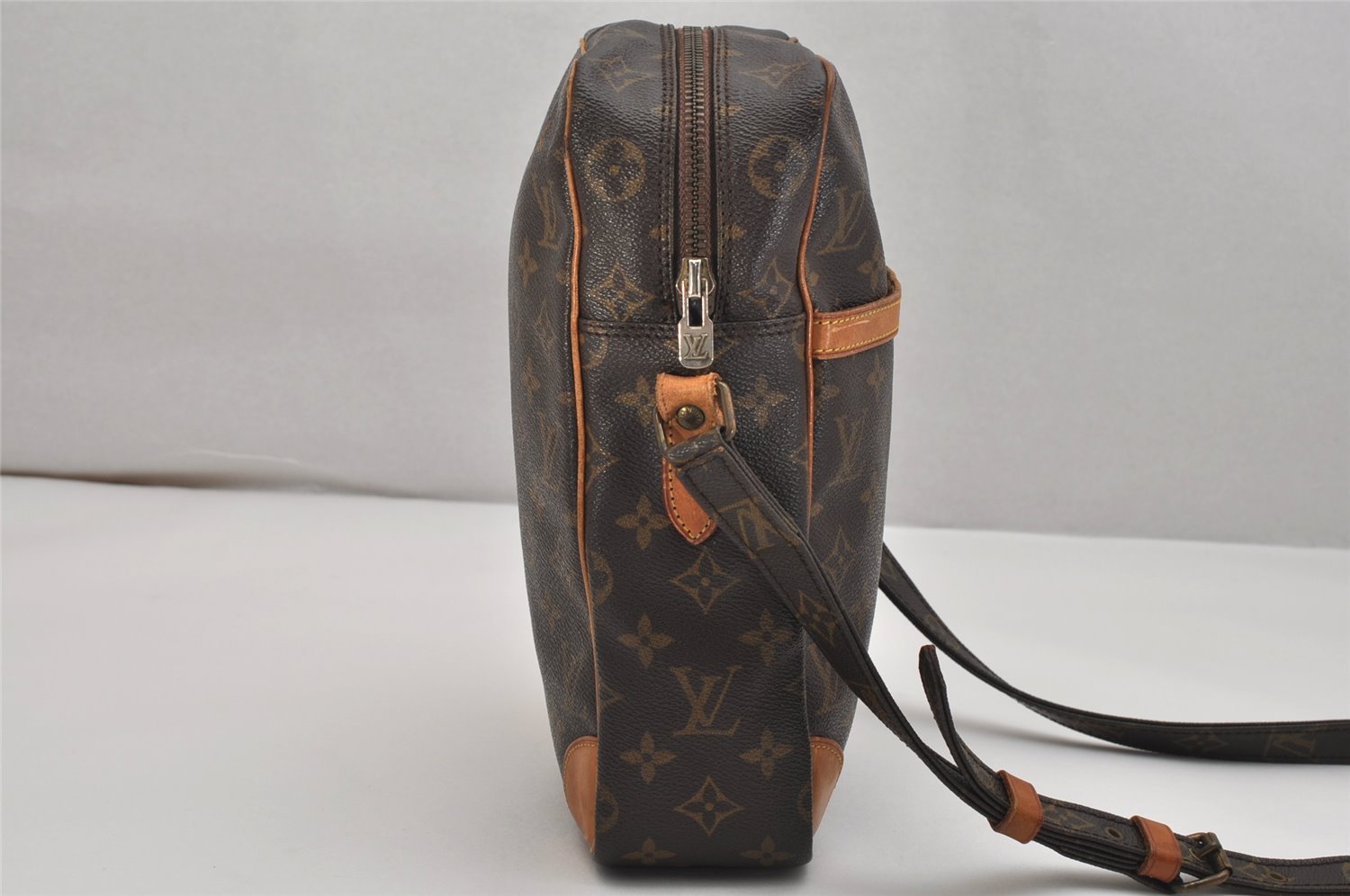 Authentic Louis Vuitton Monogram Danube GM Shoulder Cross Bag M45262 LV 0714K