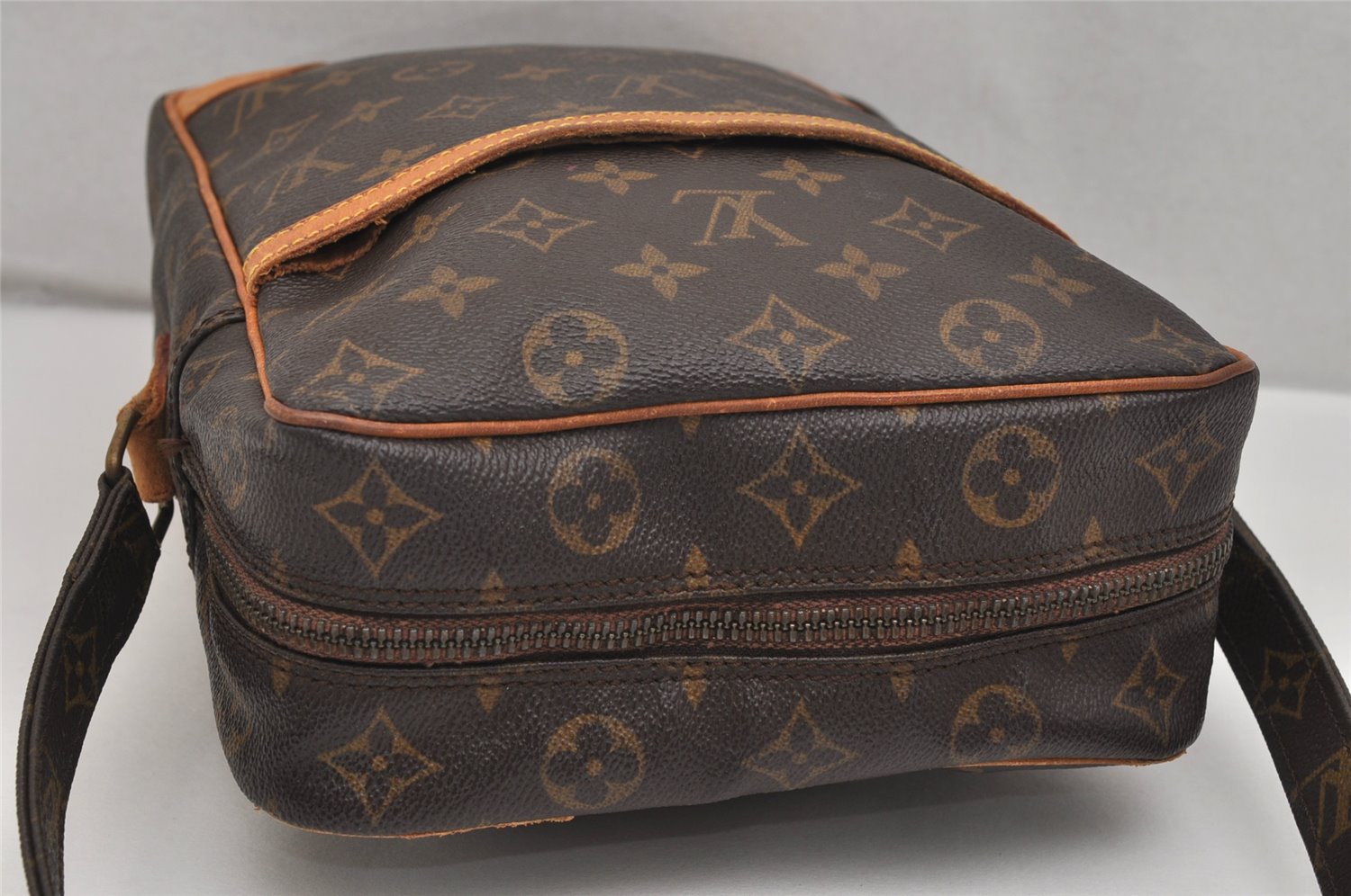 Authentic Louis Vuitton Monogram Danube GM Shoulder Cross Bag M45262 LV 0714K