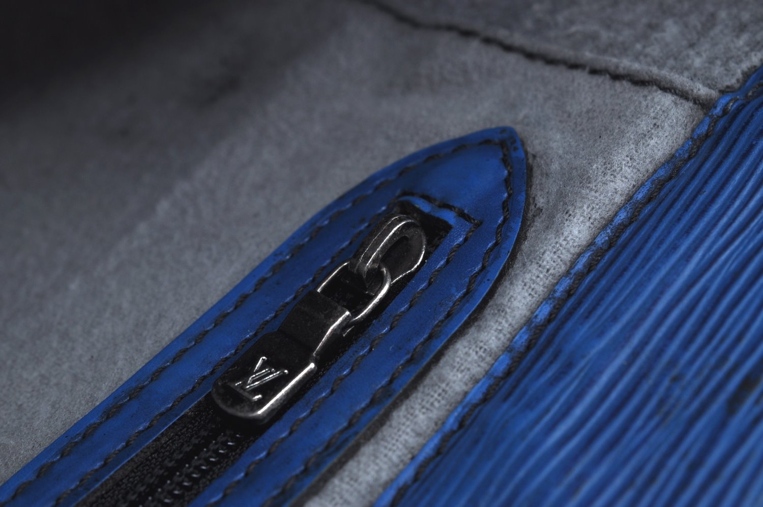 Authentic Louis Vuitton Epi Leather Sac Plat Hand Bag Blue M52075 LV Junk 0717H