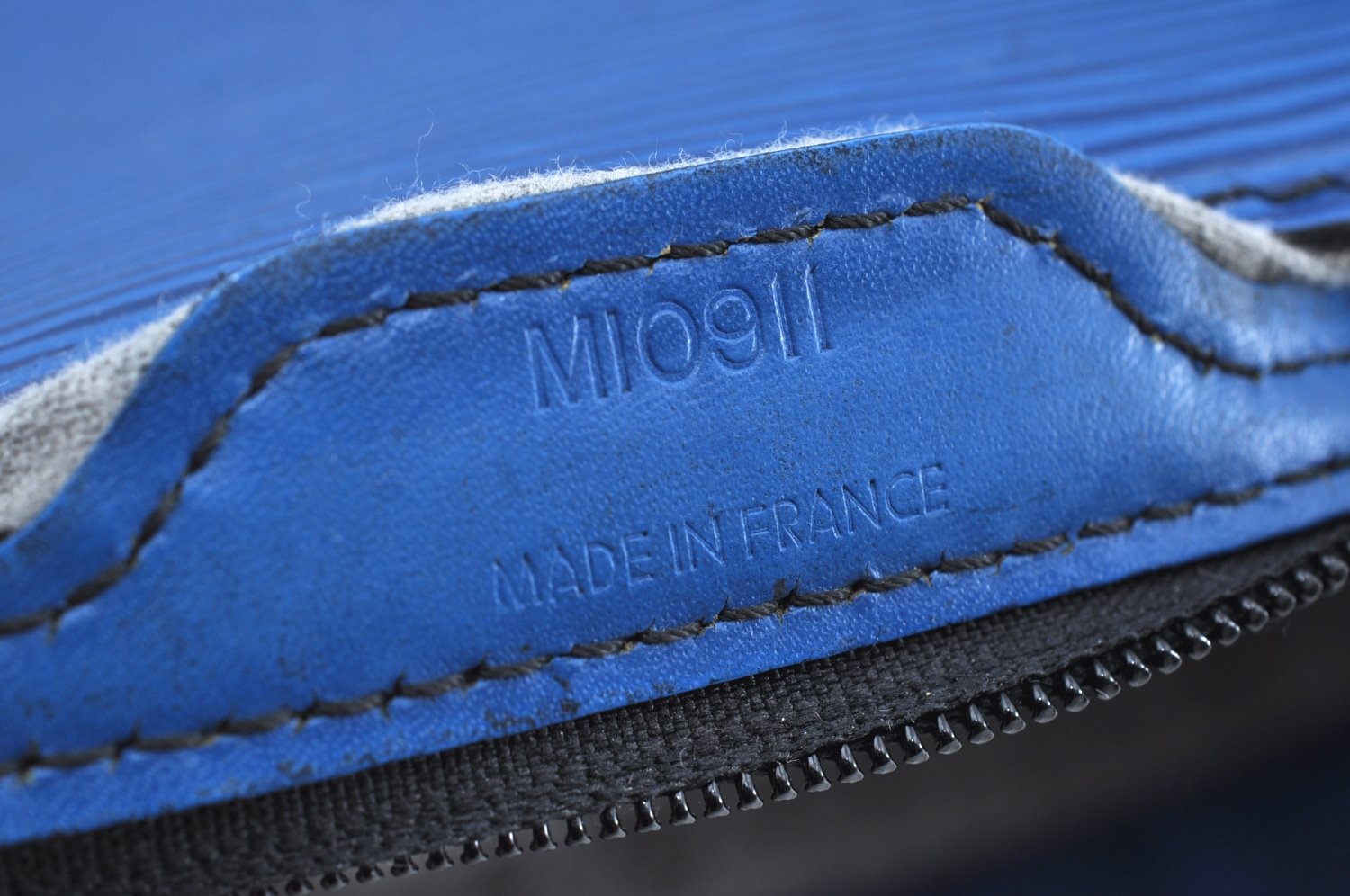 Authentic Louis Vuitton Epi Leather Sac Plat Hand Bag Blue M52075 LV Junk 0717H