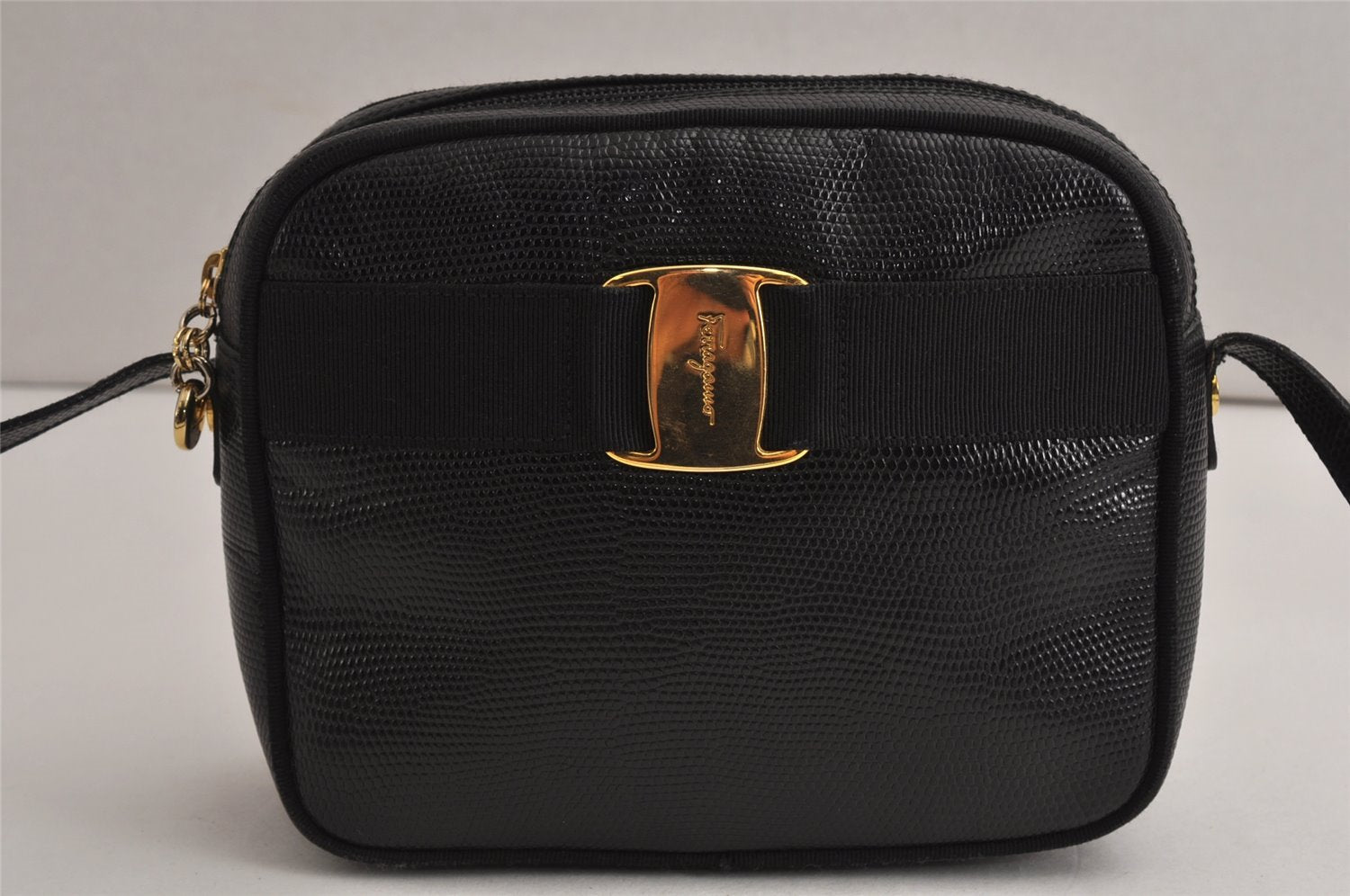 Authentic Salvatore Ferragamo Vara Shoulder Cross Body Bag Leather Black 0717K