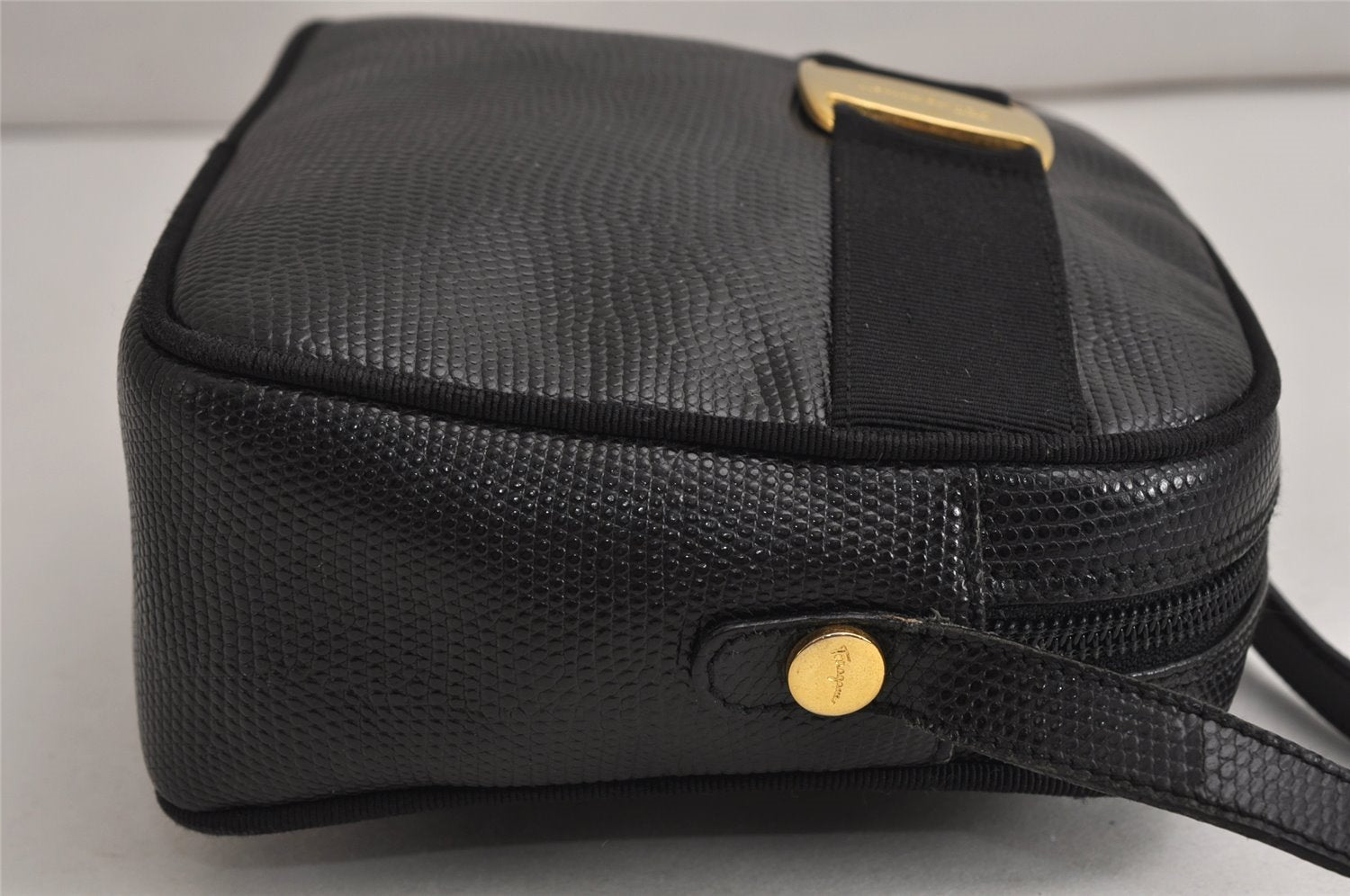 Authentic Salvatore Ferragamo Vara Shoulder Cross Body Bag Leather Black 0717K