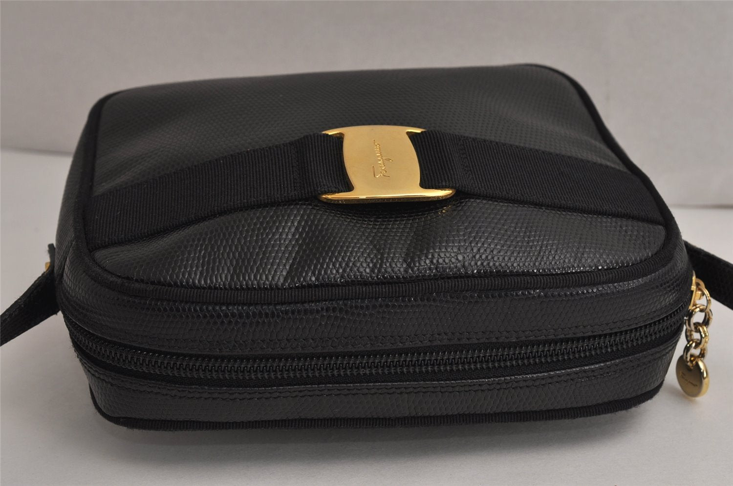Authentic Salvatore Ferragamo Vara Shoulder Cross Body Bag Leather Black 0717K