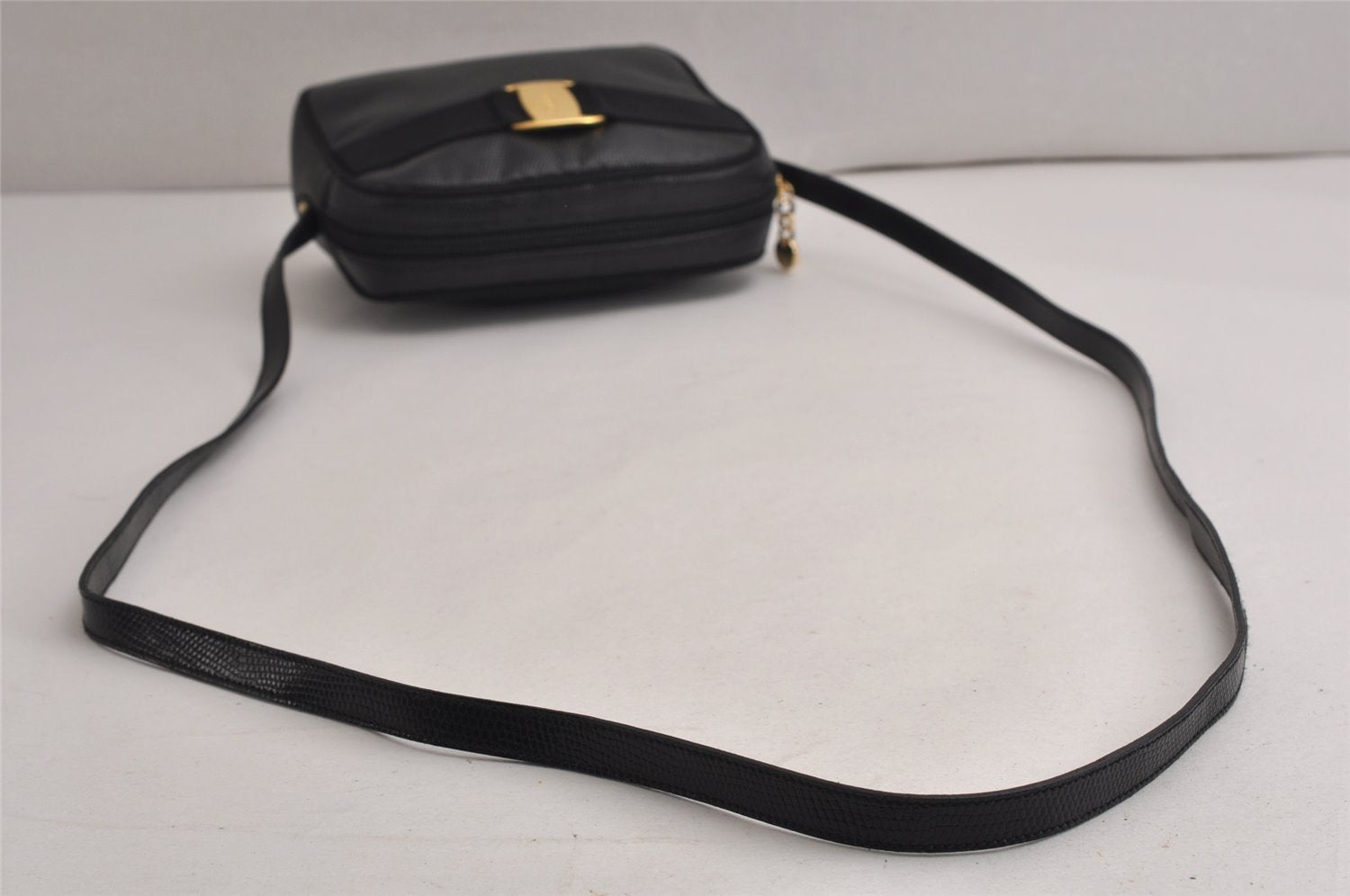 Authentic Salvatore Ferragamo Vara Shoulder Cross Body Bag Leather Black 0717K