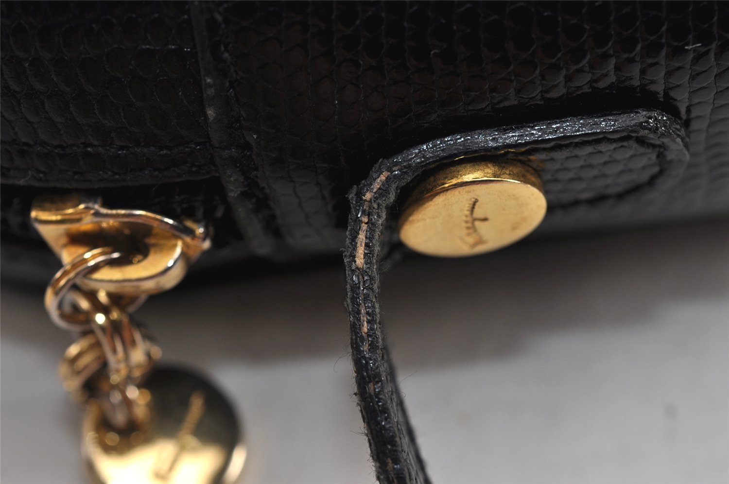 Authentic Salvatore Ferragamo Vara Shoulder Cross Body Bag Leather Black 0717K