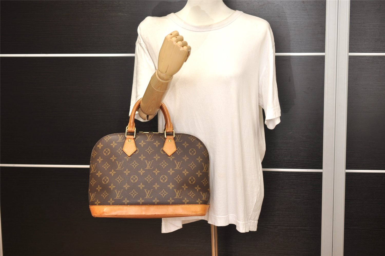 Authentic Louis Vuitton Monogram Alma Hand Bag Purse M51130 LV 0721K