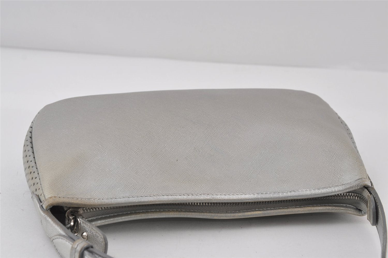 Authentic Salvatore Ferragamo Gancini Leather Shoulder Hand Bag Silver 0732J