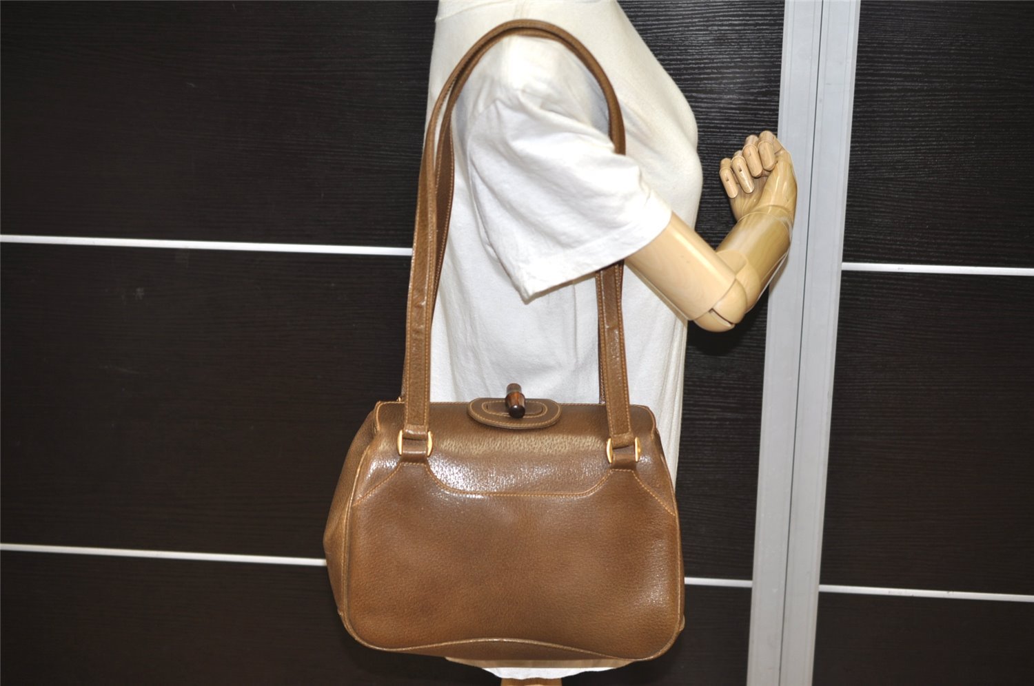 Authentic GUCCI Vintage Bamboo Shoulder Bag Purse Leather Brown 0742K