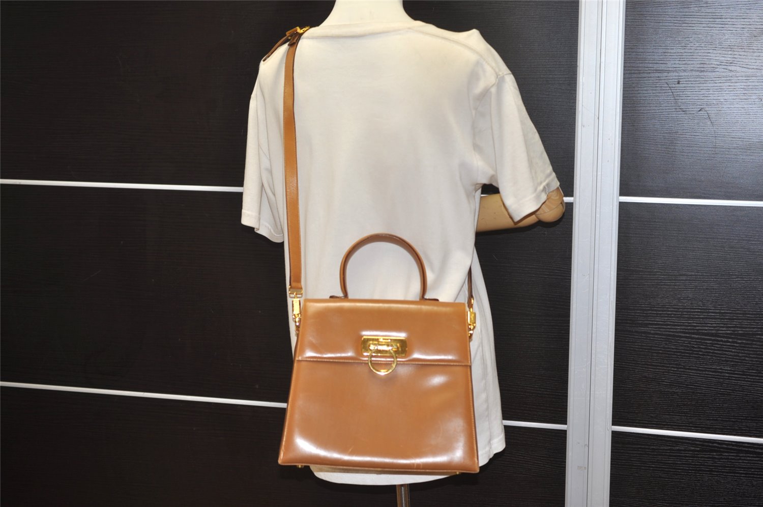 Authentic Salvatore Ferragamo Gancini Leather 2Way Shoulder Hand Bag Brown 0748K