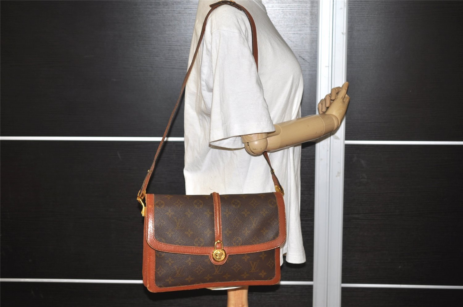 Authentic Louis Vuitton Monogram Sac Vendome Shoulder Cross Bag Old Model 0749J