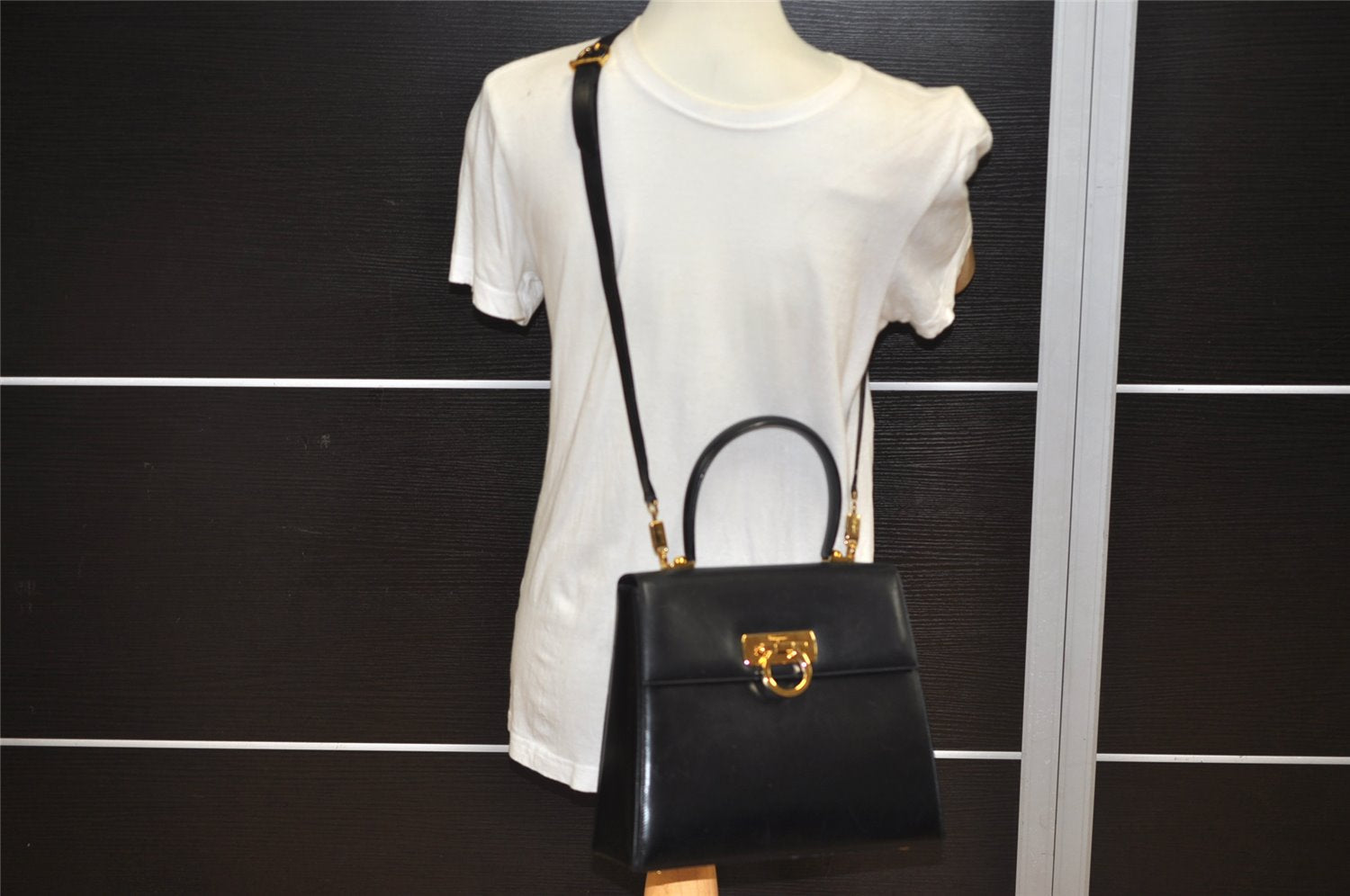 Authentic Salvatore Ferragamo Gancini Leather 2Way Shoulder Hand Bag Black 0752K