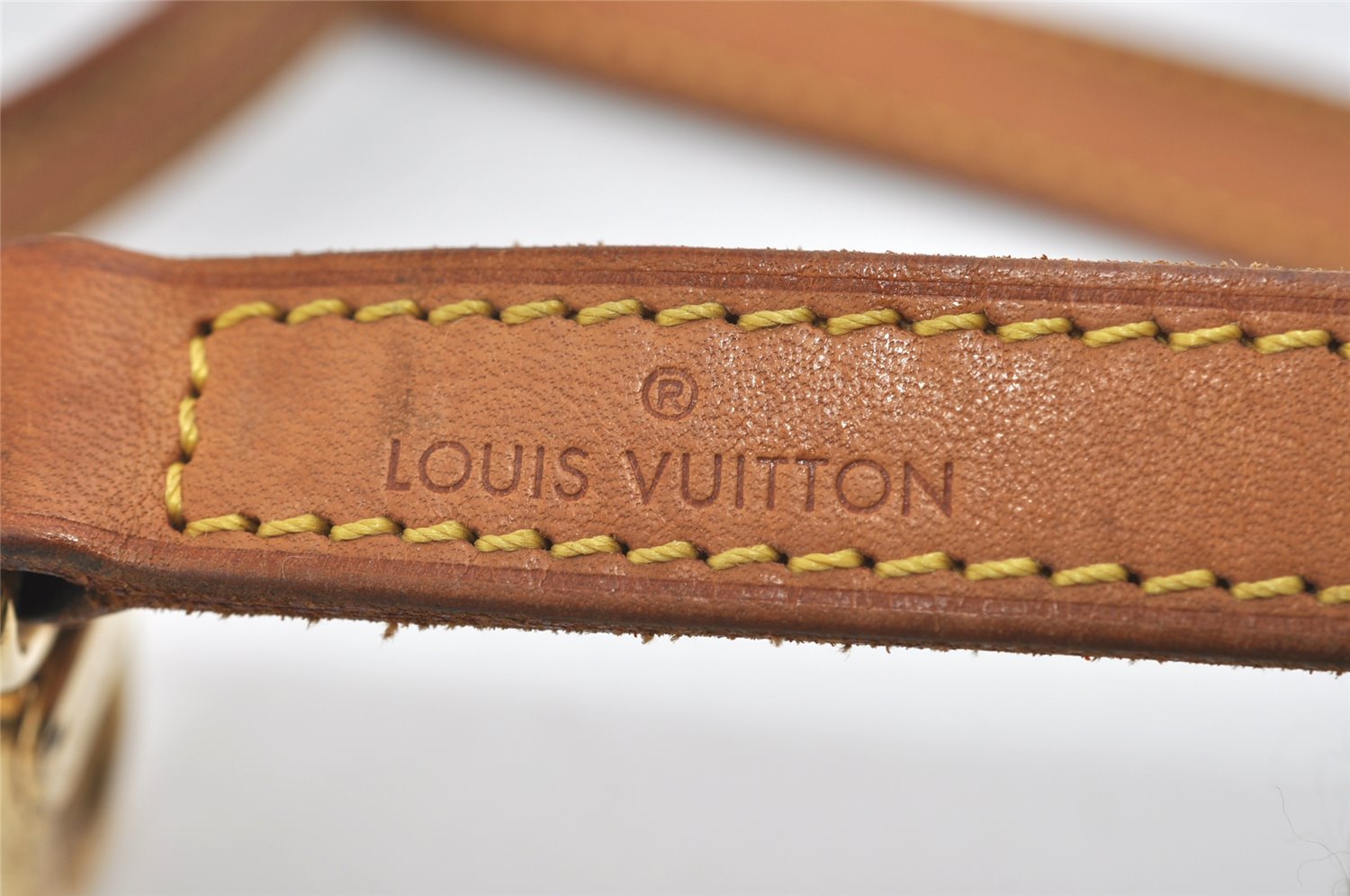 Authentic Louis Vuitton Leather Shoulder Strap Beige 47.4