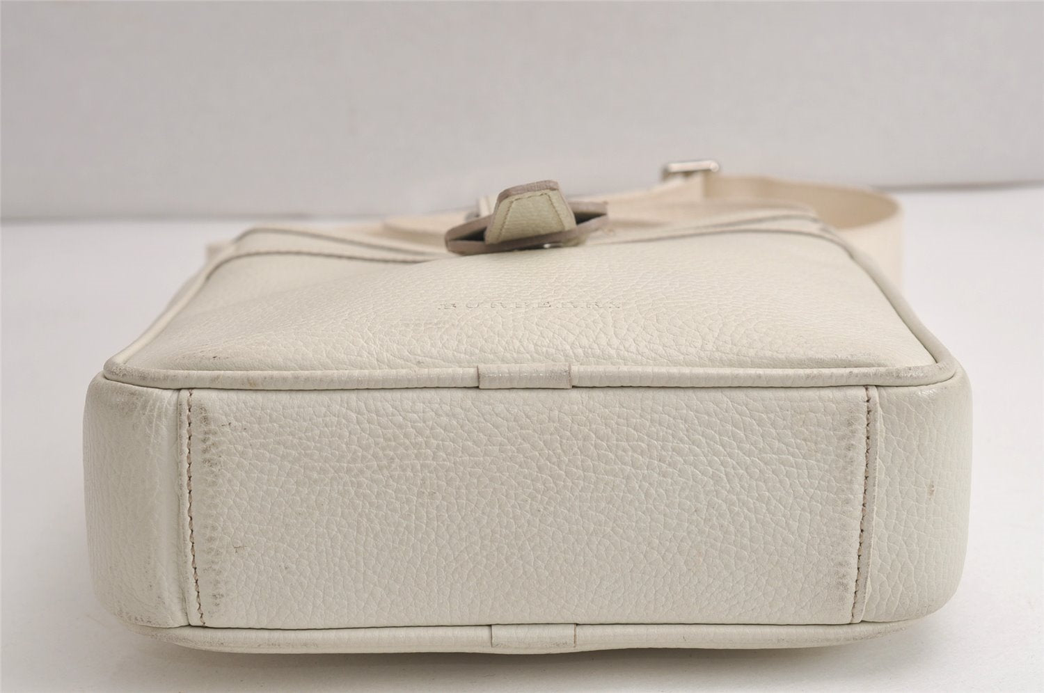 Authentic BURBERRY Vintage Leather Shoulder Cross Body Bag Purse White 0764K