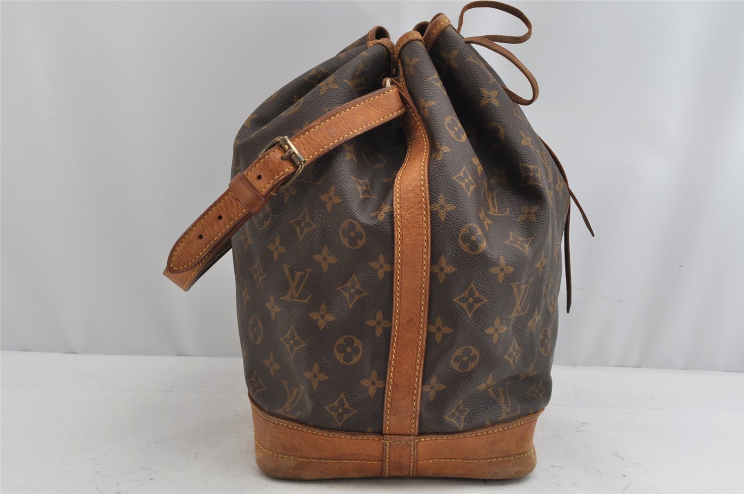 Authentic Louis Vuitton Monogram Noe Shoulder Drawstring Bag M42224 LV 0776K