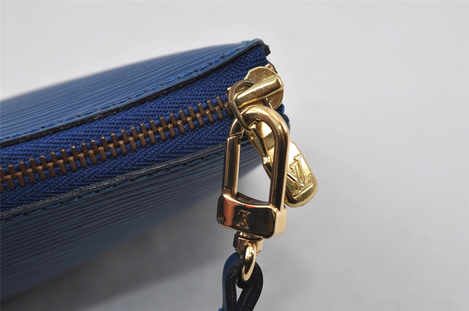 Authentic Louis Vuitton Epi Pochette Accessoires Pouch Blue M52945 LV 0778J