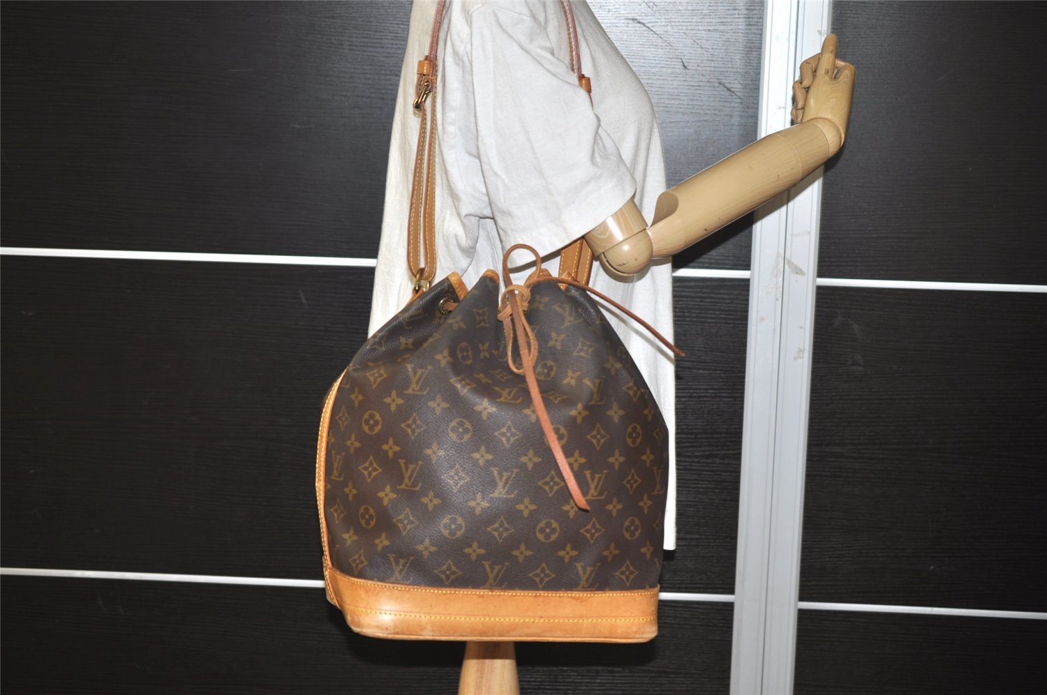 Authentic Louis Vuitton Monogram Noe Shoulder Drawstring Bag M42224 LV 0787J