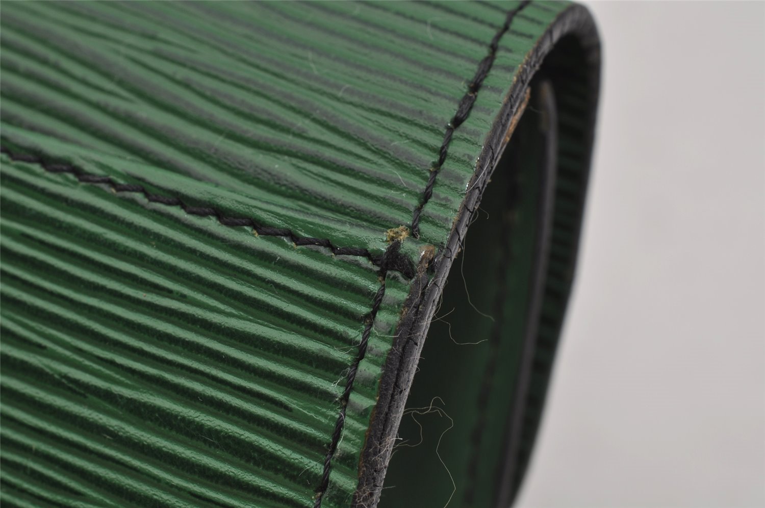 Authentic Louis Vuitton Epi Arts Deco Clutch Bag Green M52644 LV 0805J