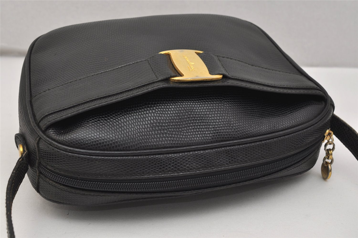 Authentic Salvatore Ferragamo Vara Shoulder Body Cross Bag Leather Black 0818K