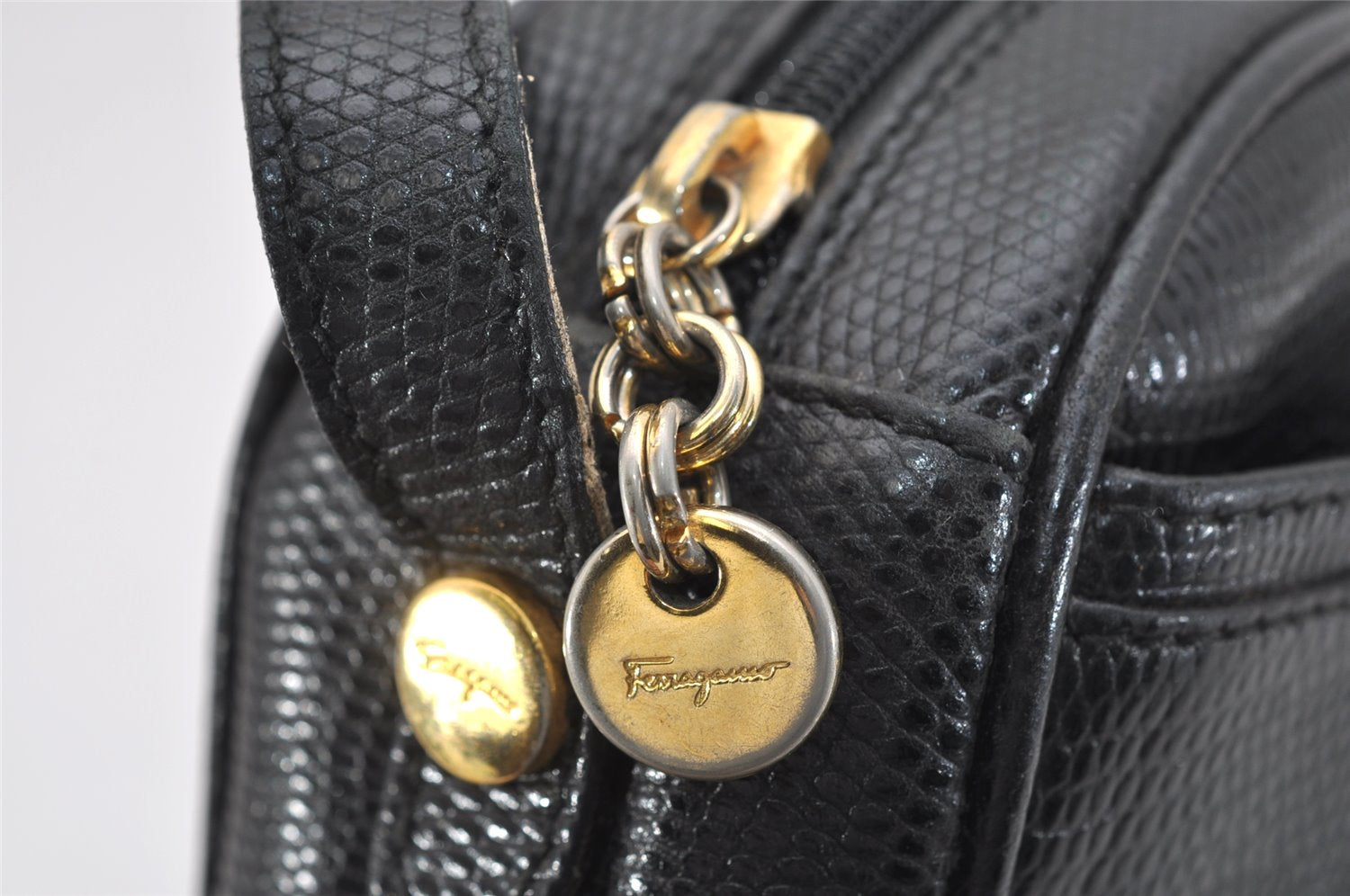 Authentic Salvatore Ferragamo Vara Shoulder Body Cross Bag Leather Black 0818K