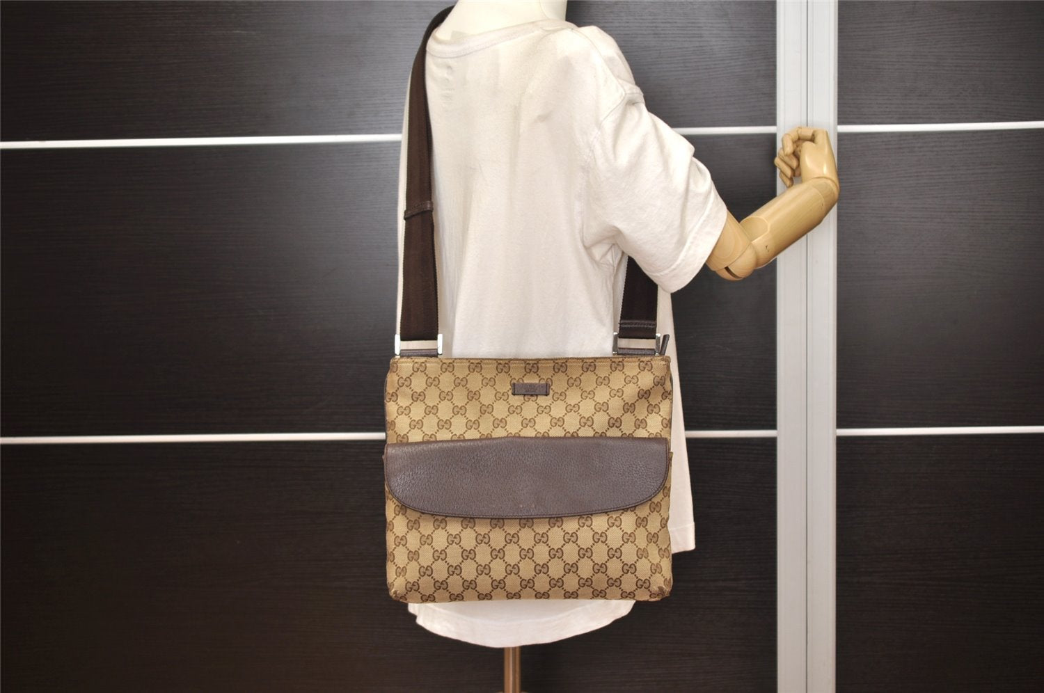 Authentic GUCCI Shoulder Cross Body Bag GG Canvas Leather 256100 Brown 0835K