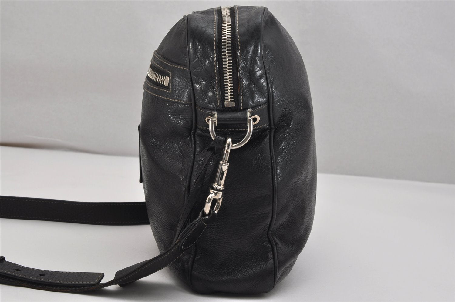 Authentic GUCCI Crest Shoulder Cross Body Bag Purse Leather 201451 Black 0836K