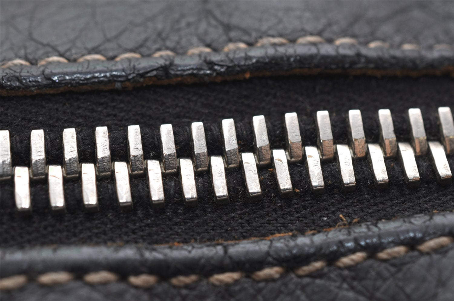 Authentic GUCCI Crest Shoulder Cross Body Bag Purse Leather 201451 Black 0836K