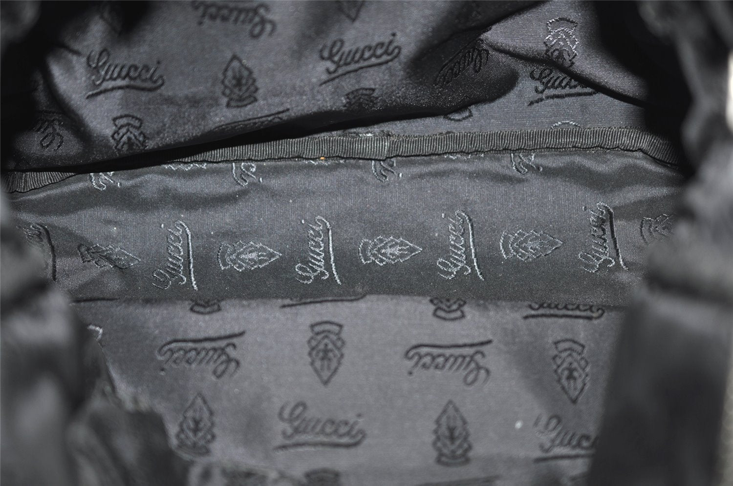 Authentic GUCCI Crest Shoulder Cross Body Bag Purse Leather 201451 Black 0836K