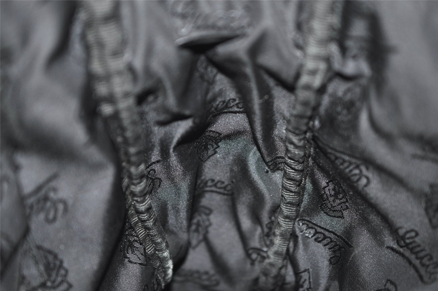 Authentic GUCCI Crest Shoulder Cross Body Bag Purse Leather 201451 Black 0836K