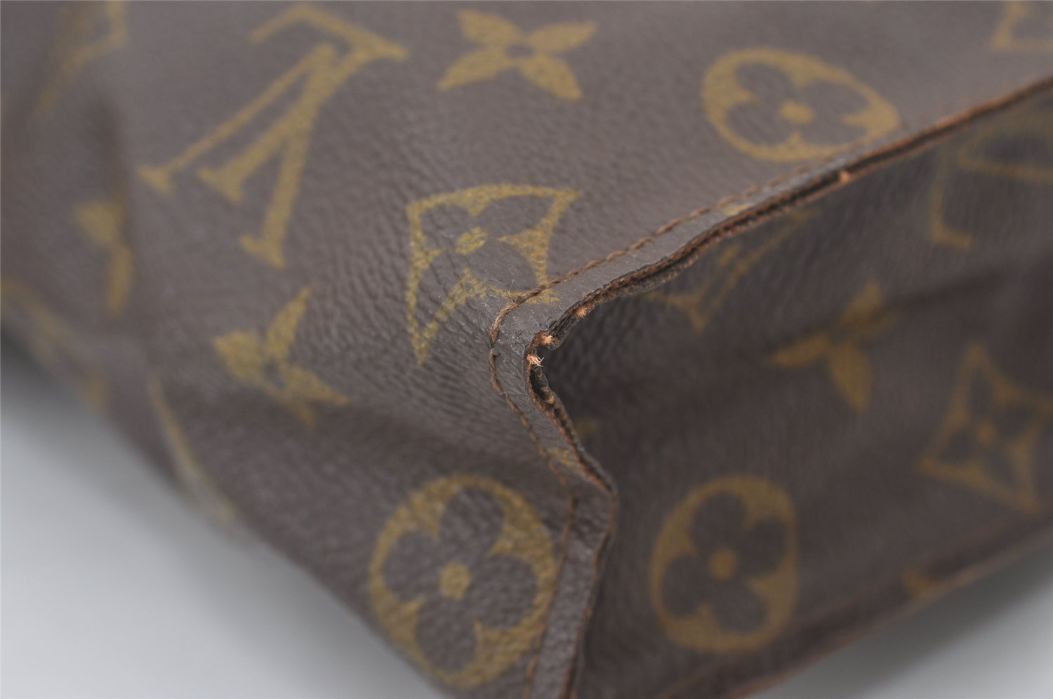 Auth Louis Vuitton Monogram Poche Toilette 26 Cosmetics Pouch Old Model LV 0841J