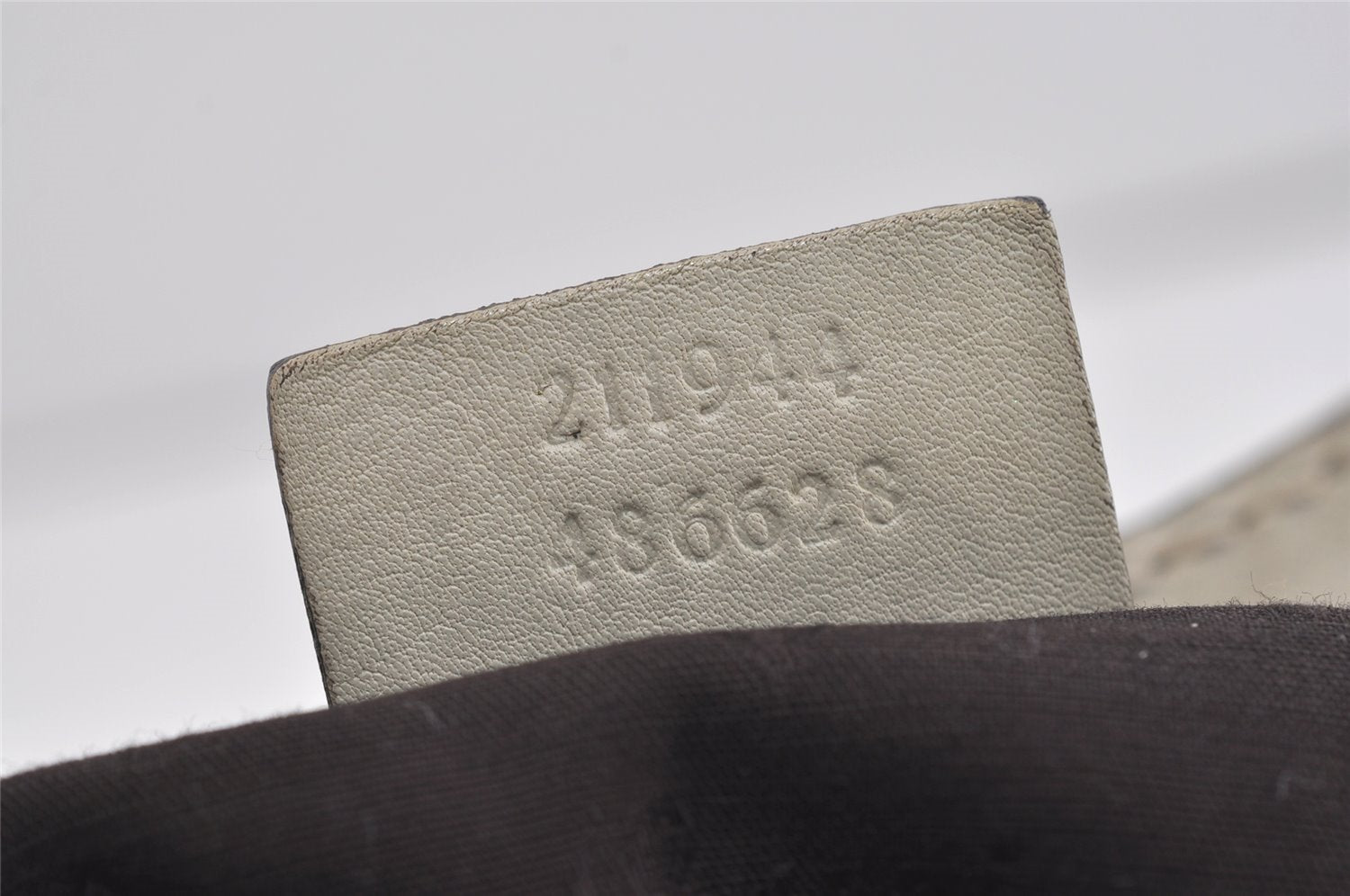 Authentic GUCCI Guccissima Sukey Shoulder Tote Bag GG Leather 211944 White 0846I