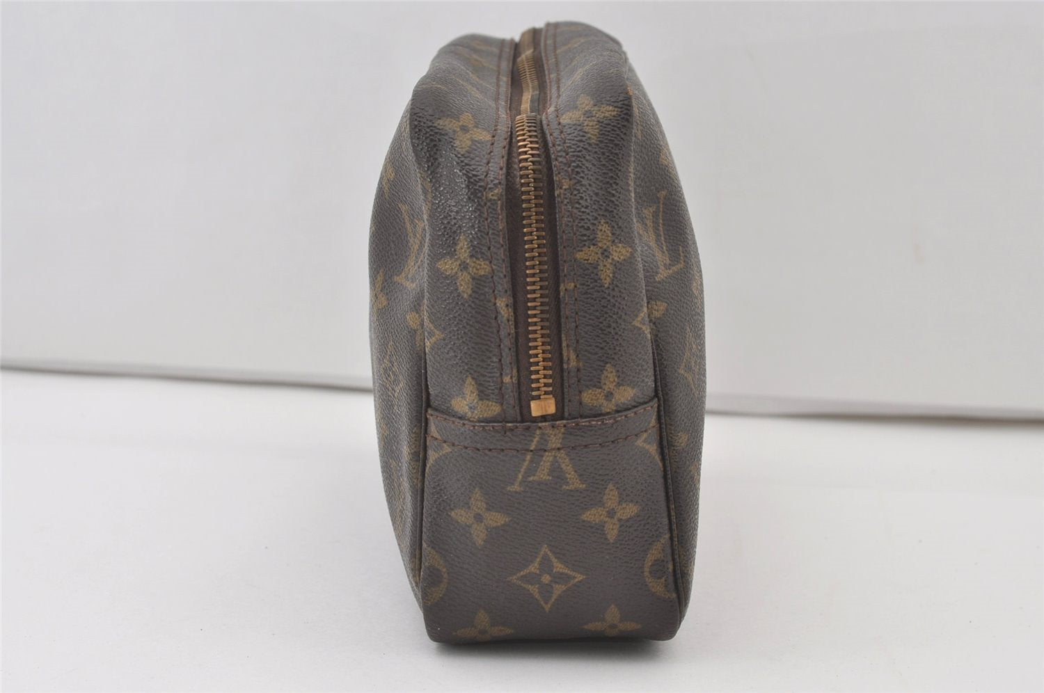 Auth Louis Vuitton Monogram Trousse Toilette 28 Clutch Hand Bag M47522 LV 0846J
