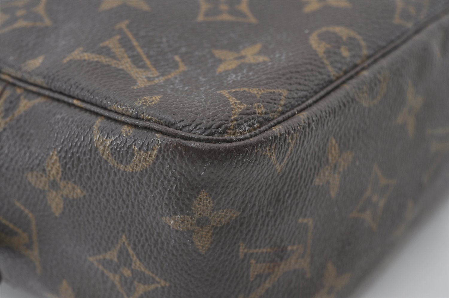 Auth Louis Vuitton Monogram Trousse Toilette 28 Clutch Hand Bag M47522 LV 0846J