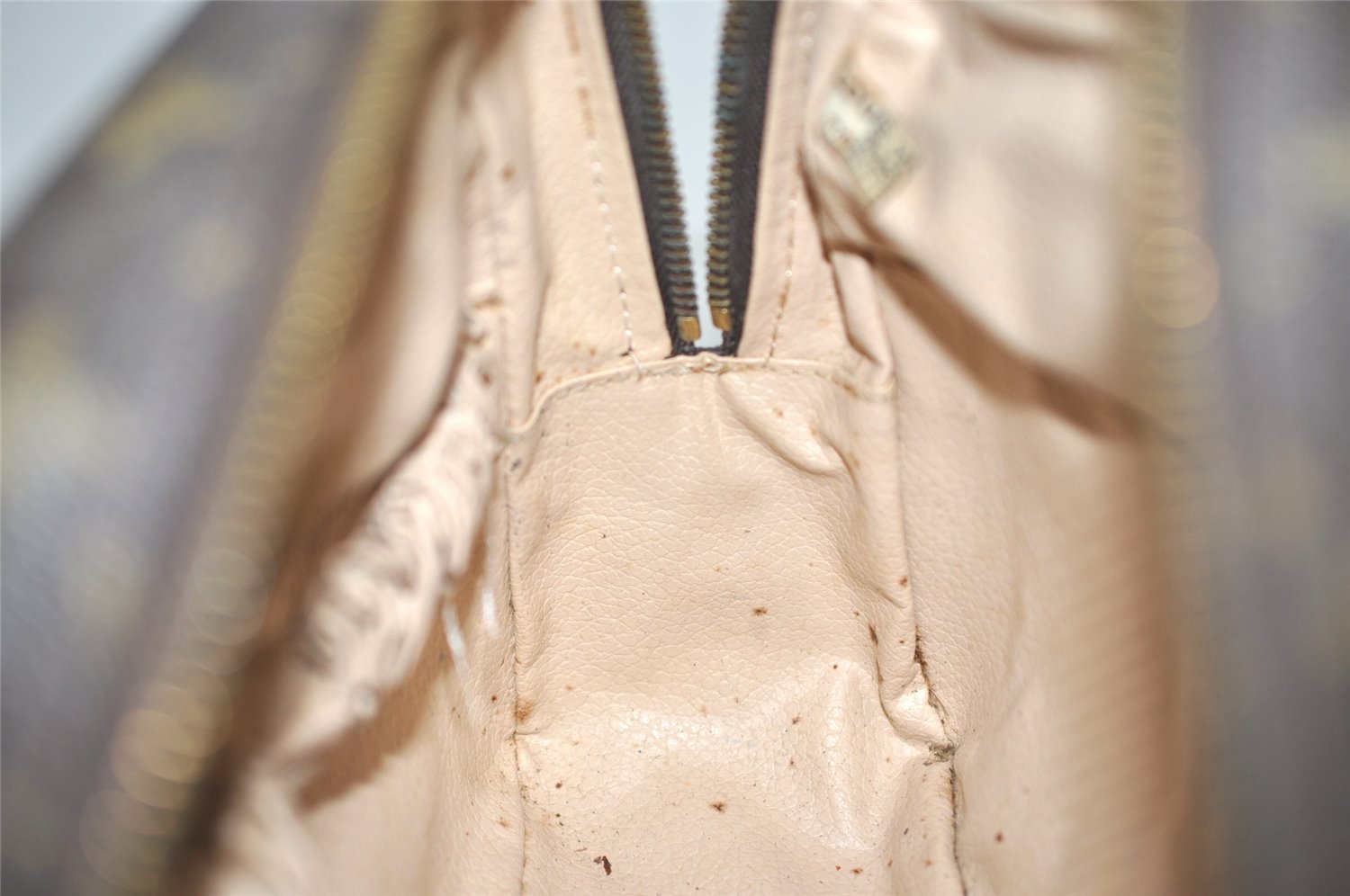 Auth Louis Vuitton Monogram Trousse Toilette 28 Clutch Hand Bag M47522 LV 0846J