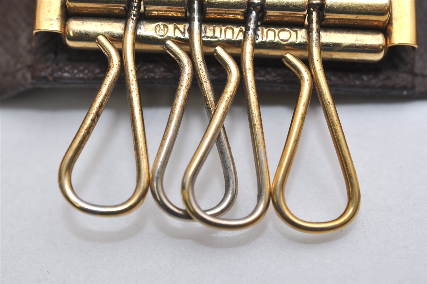 Authentic Louis Vuitton Damier Multicles 4 Key Case Holder N62631 LV 0849K