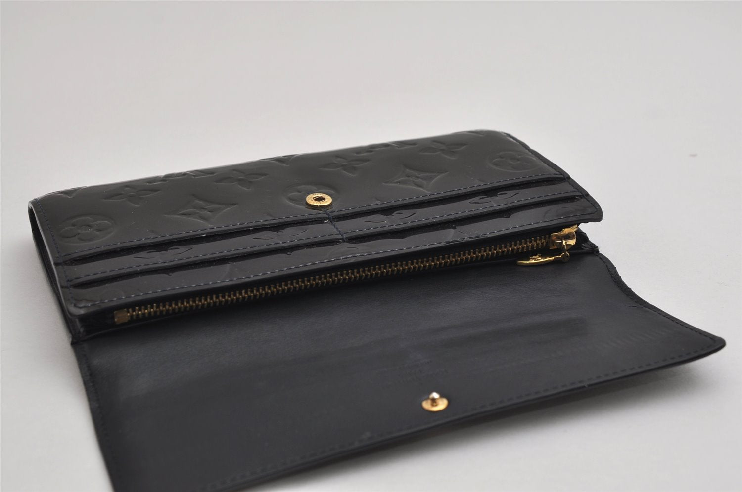 Authentic Louis Vuitton Vernis Portefeuille Sarah Wallet Black M90080 LV 0857K