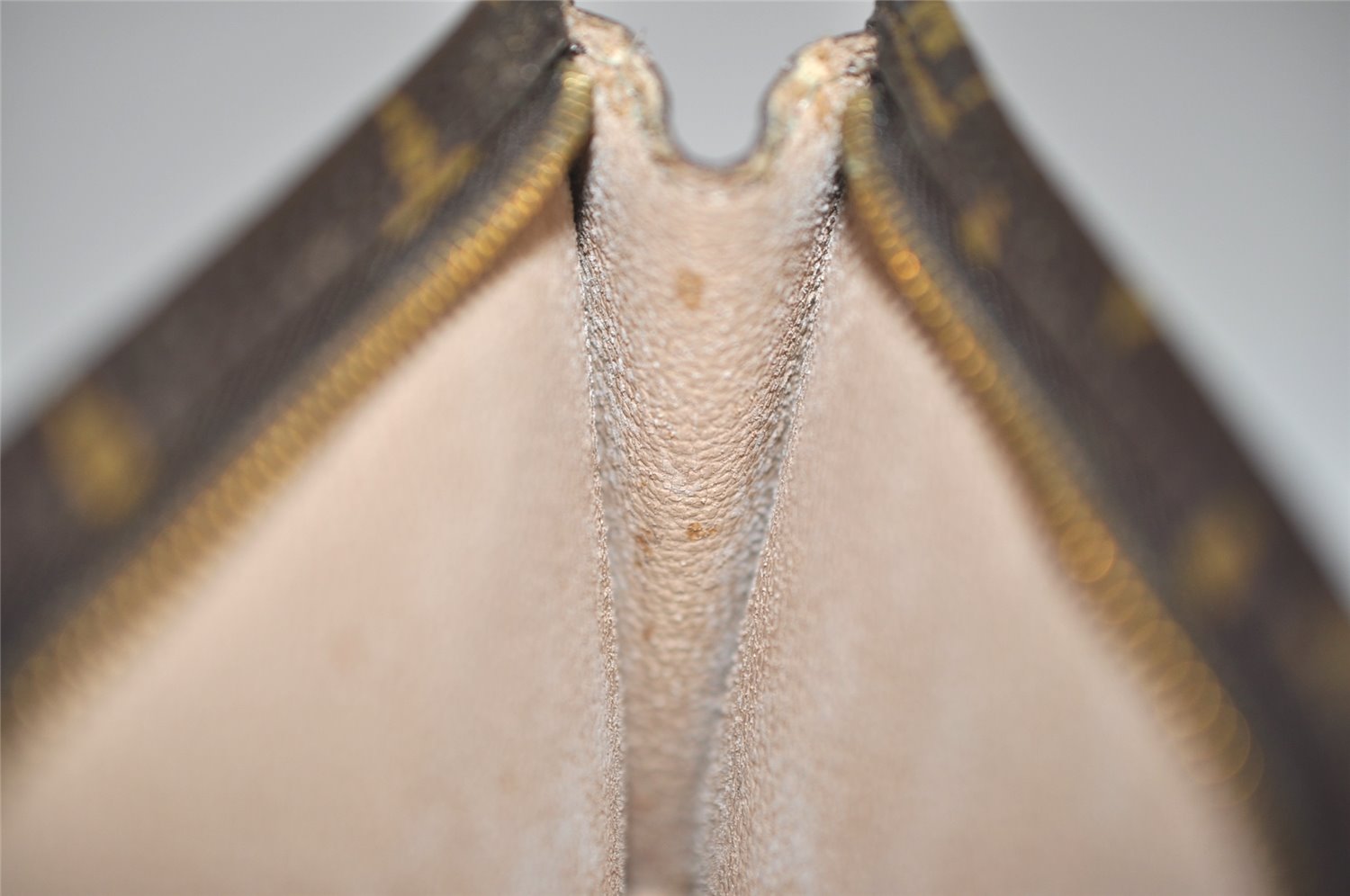 Authentic Louis Vuitton Monogram Pouch For Bucket GM LV 0860K