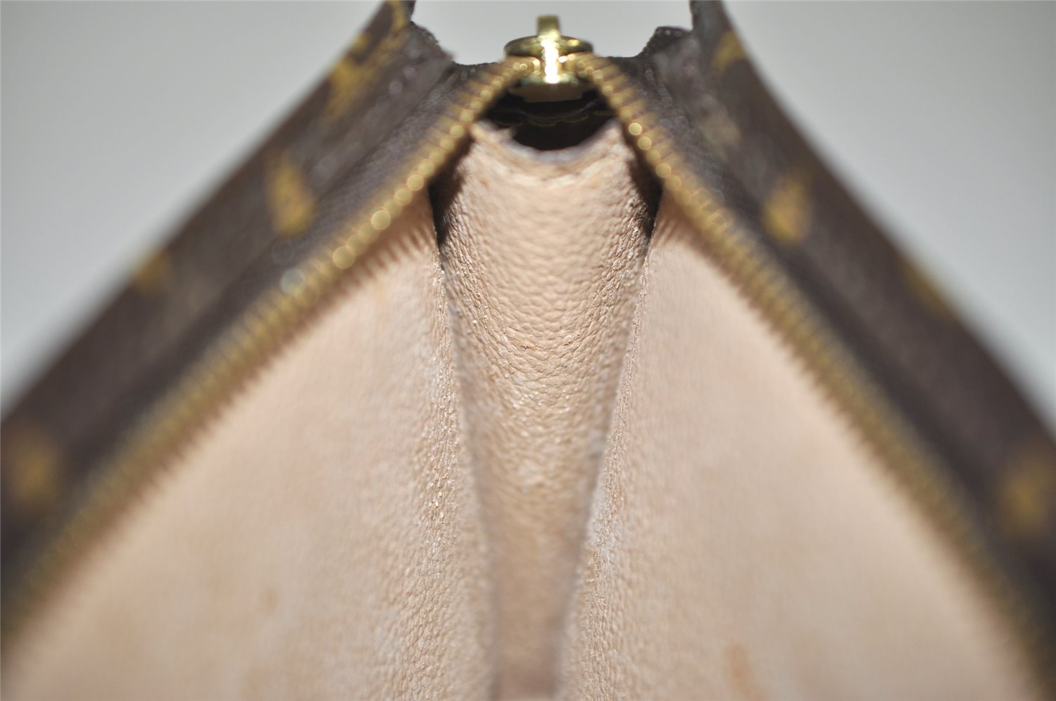 Authentic Louis Vuitton Monogram Pouch For Bucket GM LV 0860K