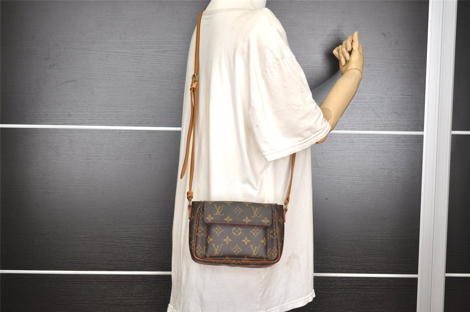 Authentic Louis Vuitton Monogram Viva Cite PM Shoulder Cross Bag M51165 LV 0861I