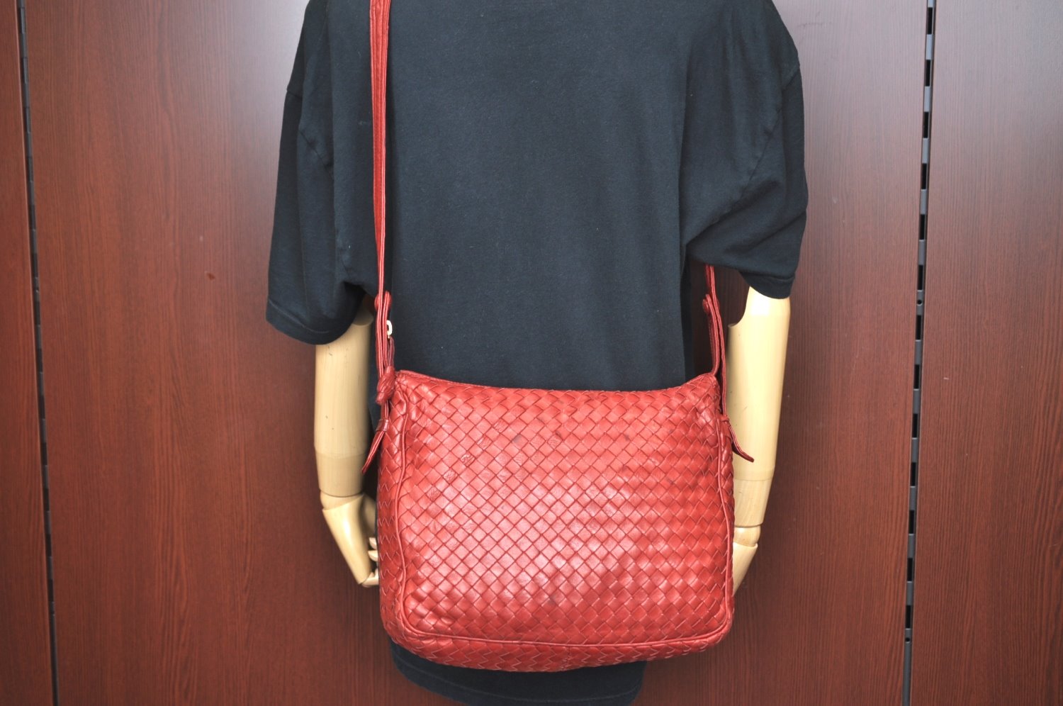 Authentic BOTTEGA VENETA Intrecciato Leather Shoulder Cross Body Bag Red 0884G