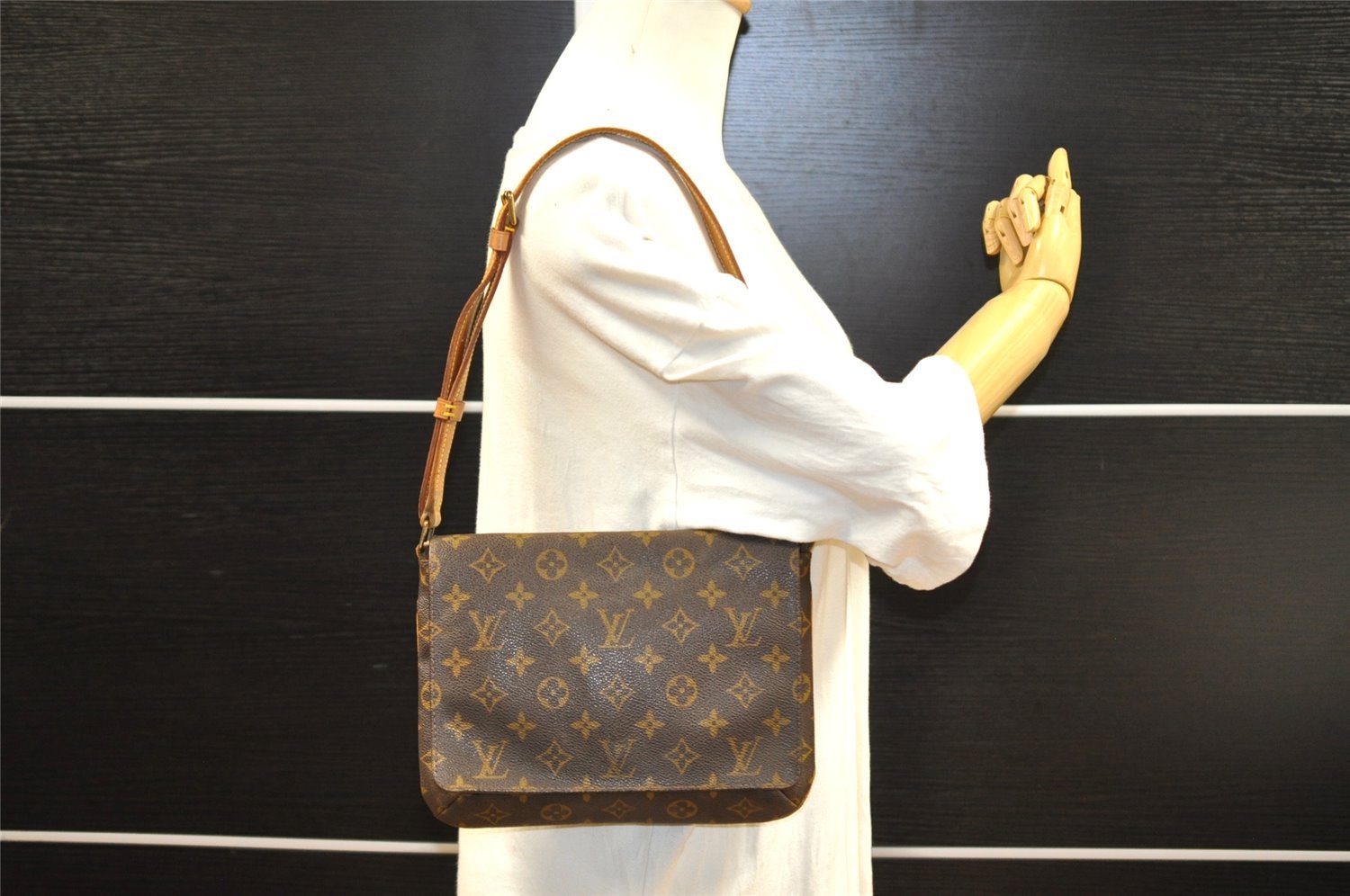 Authentic Louis Vuitton Monogram Musette Tango Shoulder Bag M51257 LV 0885I