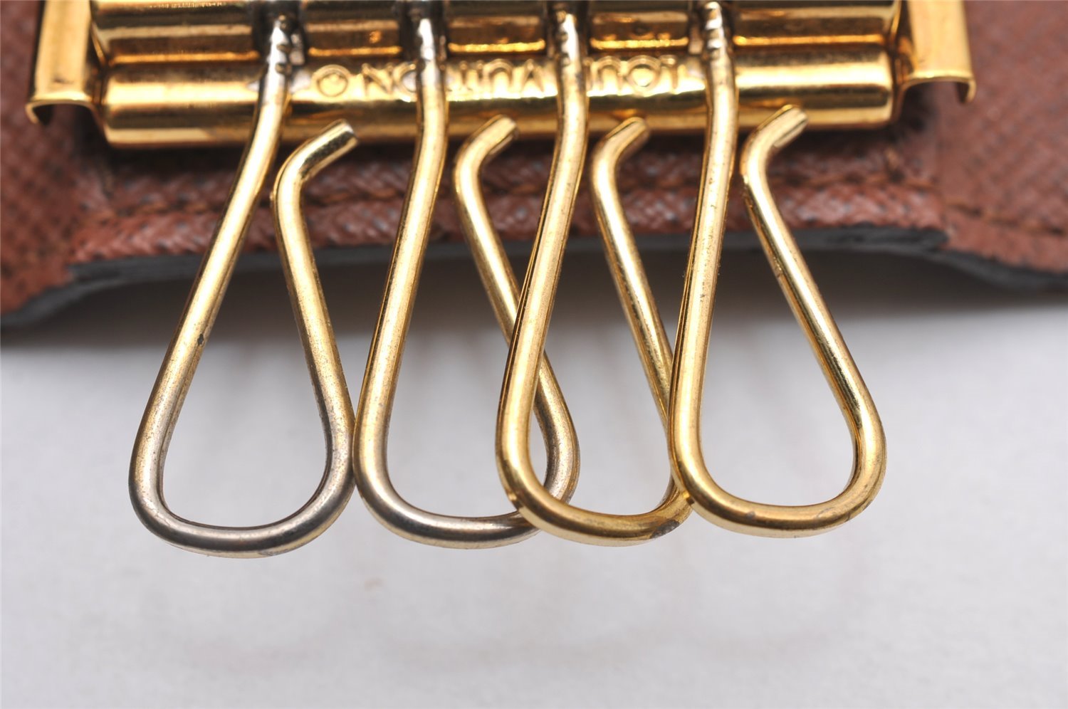 Authentic Louis Vuitton Monogram Multicles 4 Four Hooks Key Case M62631 LV 0888J