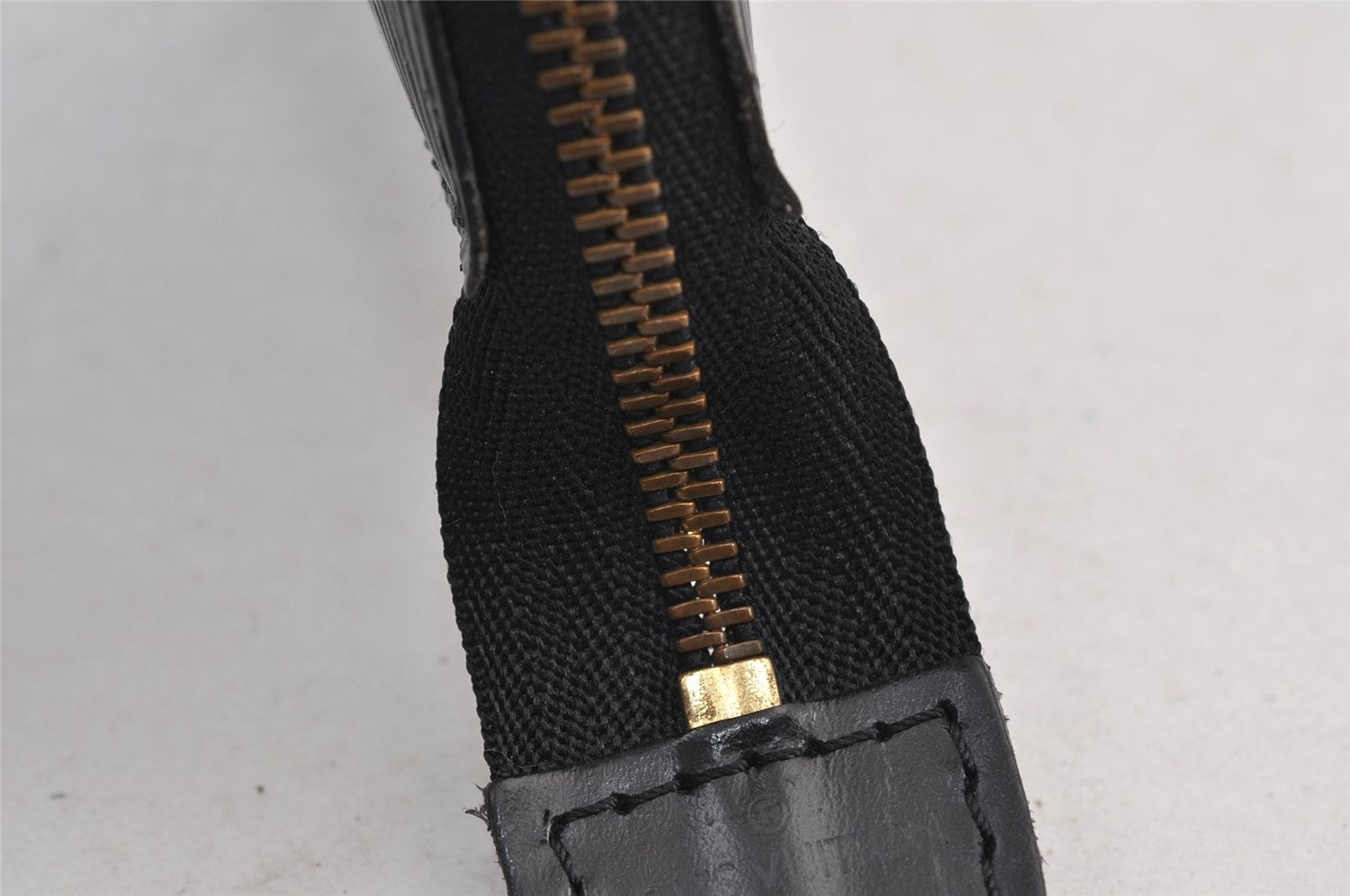 Authentic Louis Vuitton Epi Pochette Accessoires Pouch Black M52952 Junk 0888K