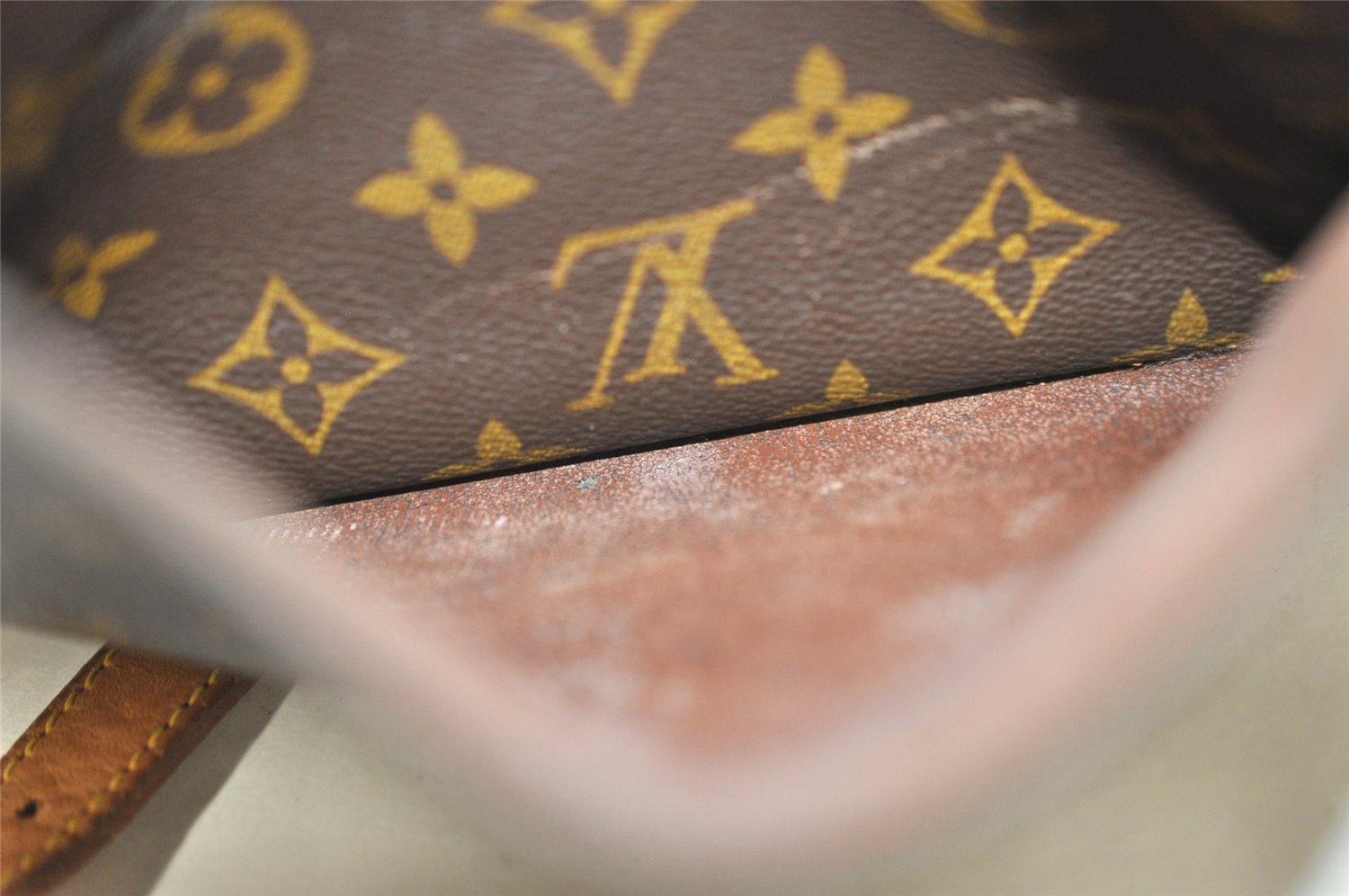 Authentic Louis Vuitton Monogram Saint Cloud GM M51242 Shoulder Cross Bag 0890I
